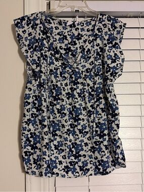GAP White Blouse with Blue and Navy Floral Print Lg Flowy